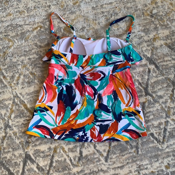 Women’s size 4-6 swim top! - Picture 2 of 3
